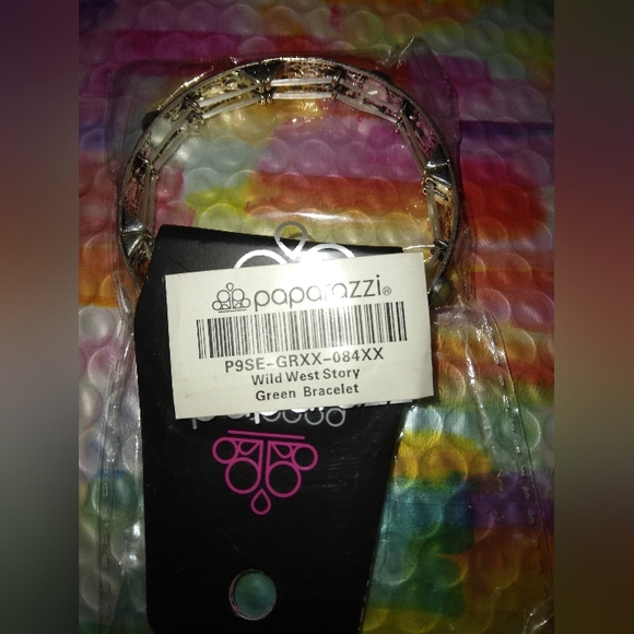 PAPARAZZI WILD WEST STORY GREEN BRACELET - Picture 11 of 15